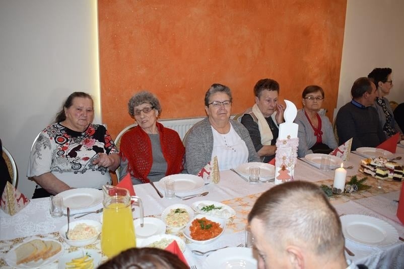 Spotkanie opłatkowe było okazją do świętowania czwartych urodzin ŚDS "Koniczynka" w Suminie