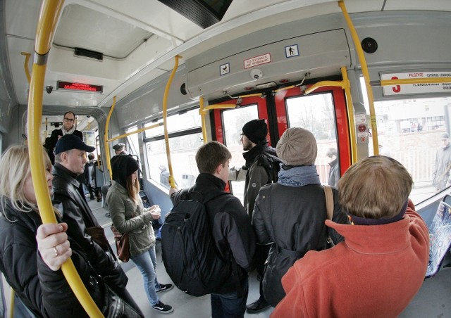 Według naszej czytelniczki, w nowych tramwajach i autobusach jest zdecydowanie za gorąco
