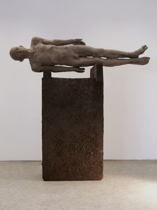 Jedna z rzeźb pedagogow z Torunia- Adam autorstwa Grzegorza Maślewskiego