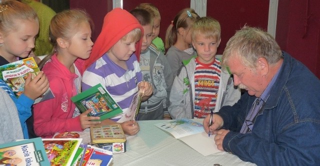 Na koniec każde dziecko mogło dostać autograf Wiesława Drabika. 