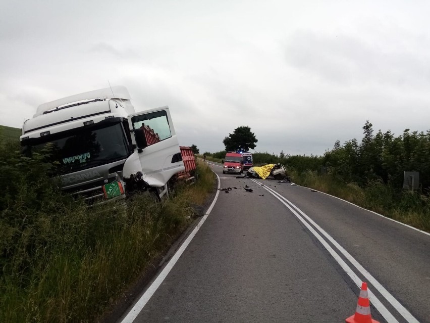 Śmiertelny wypadek w Starym Dzierzgoniu pow. Sztum 25.06.2021. Zderzenie samochodów, nie żyje kierowca