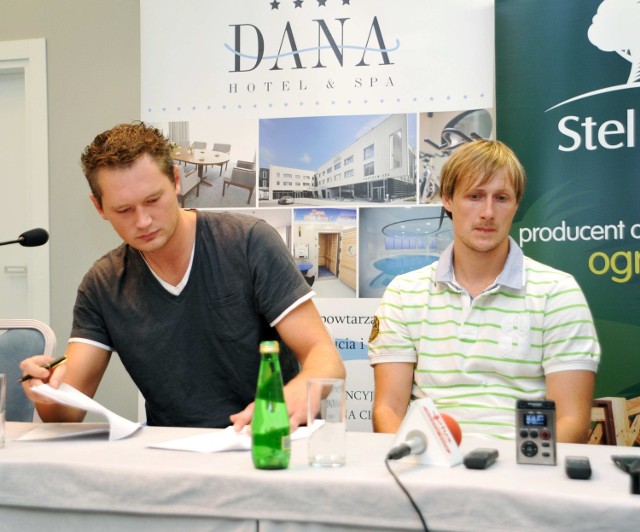 Dwaj nowi w Stelmecie Adam Łapeta (z lewej) i Mantas Cesnauskis
