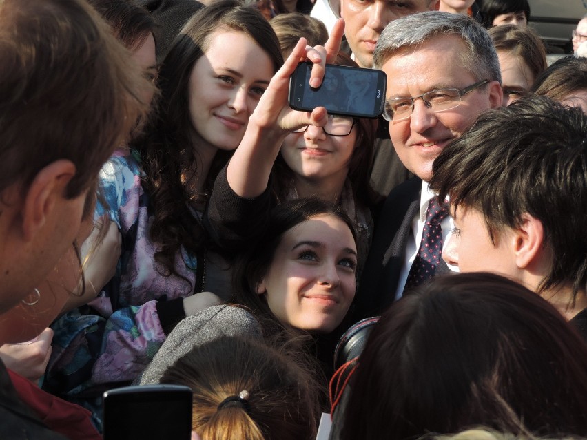 Prezydent Bronisław Komorowski łączy oficjalne wystąpienia...