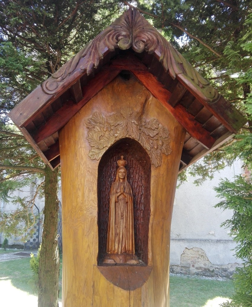 Kapliczka przy kościele pw. św. Anny w Niegosławicach