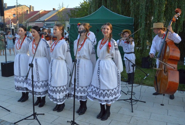 Podczas „Biesiady Polskiej na swojską nutę” zaśpiewamy najbardziej popularne piosenki, które towarzyszą nam od dzieciństwa