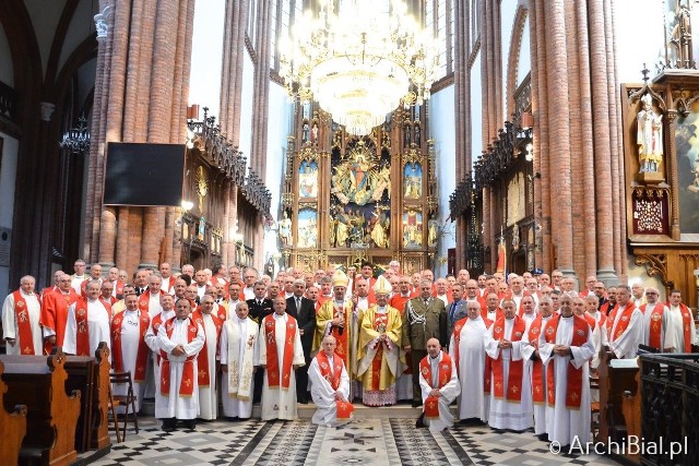 W dniach 8-11 września 2019 r. Archidiecezja Białostocka gości 104 kapelanów Straży Pożarnej z całej Polski. Przeżywają oni swoje doroczne rekolekcje. Skupienie prowadzi ks. dr Ireneusz Korziński, który w kolejnych konferencjach przybliża nauczanie i życie bł. ks. Michała Sopoćki.