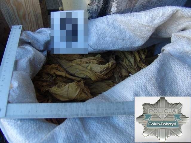 Worki z nielegalnym tytoniem o wartości kilkunastu tysięcy złotych w rękach policji
