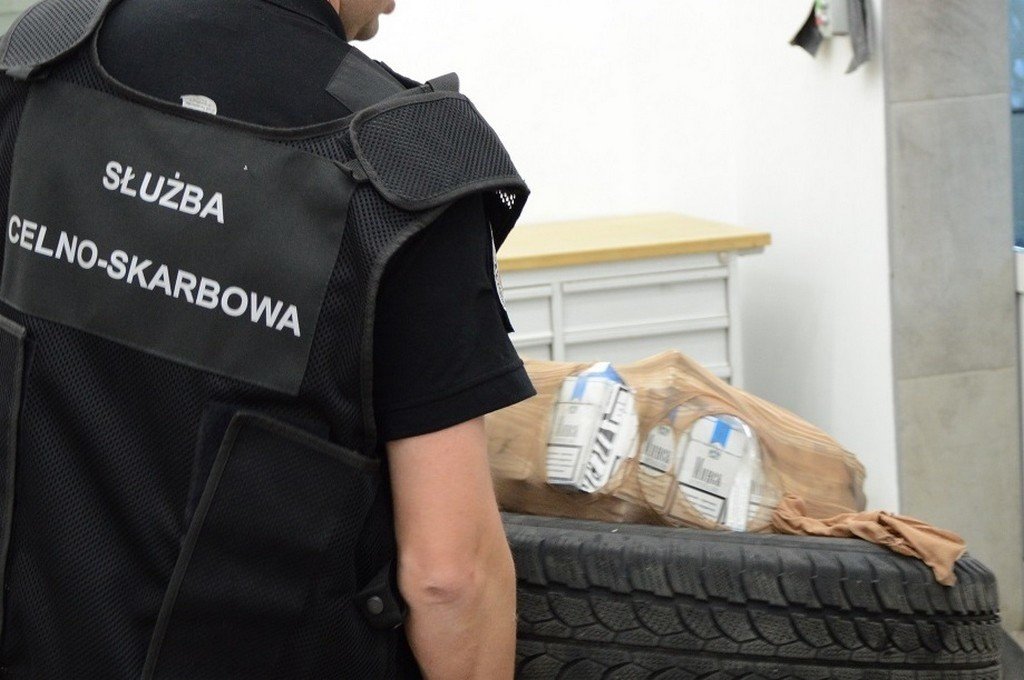 Obaj kierowcy odpowiedzą za przemyt przed sądem. Grozi im...
