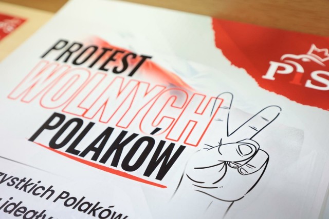 „Stańmy w obronie polskiej suwerenności” już 11 stycznia o godz. 16:00 pod Sejmem RP na »Protest Wolnych Polaków«” - napisało PiS, zapowiadając nowy spot.