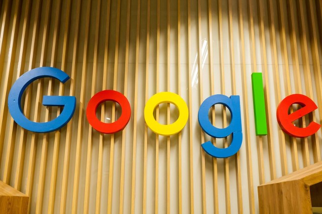 Ranking najpopularniejszych haseł w Google na kolejnych slajdach