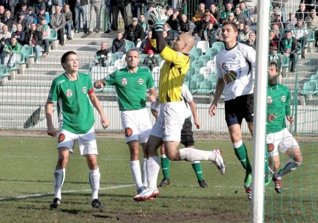 Piłkarze Radomiaka (w zielonych strojach) w sobotę zagrają z Pilicą w Białobrzegach.