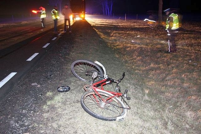 Śmiertelny wypadek na dziewiętnastce w Ploskach. Nie żyje rowerzystka