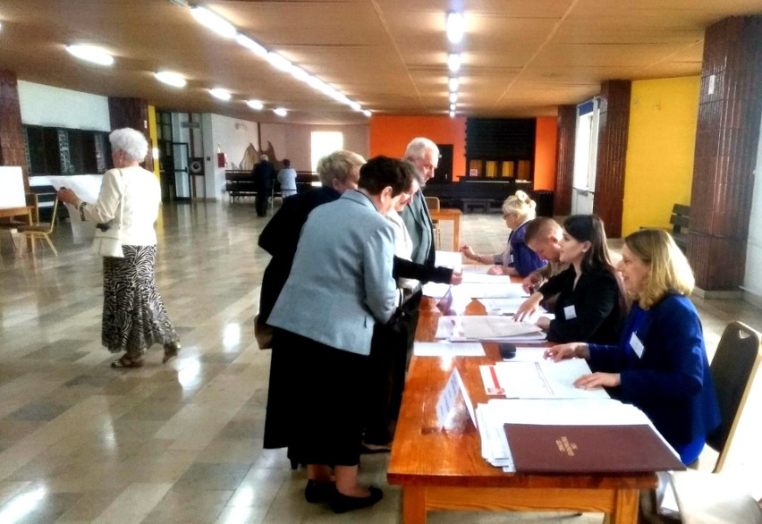 Rekordowe zainteresowanie wyborami było widać w Tarnobrzegu,...