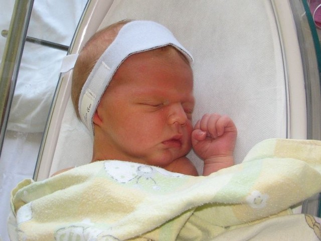 Kuba Daszkiewicz urodził się w piątek, 3 sierpnia. Ważył 3700 g i mierzył 58 cm. Jest pierwszym dzieckiem Martyny i Patryka z Ostrowi Mazowieckiej