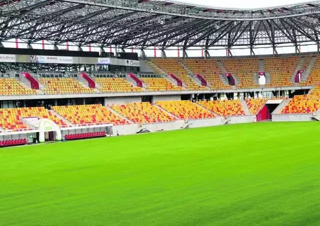 Nowa murawa na stadionie miejskim w Białymstoku prezentuje się okazale