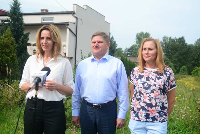 O opieszałości w przygotowaniach do budowy S12 mówili; od lewej Anna Białkowska, Leszek Ruszczyk i Barbara Kołodziejczyk.