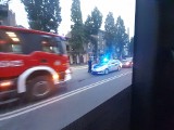 Piromancki wybryk w Częstochowie. Żart podpalacza skutkował zadymieniem, przyblokowaniem ruchu w centrum miasta i akcji 4 zastępów straży