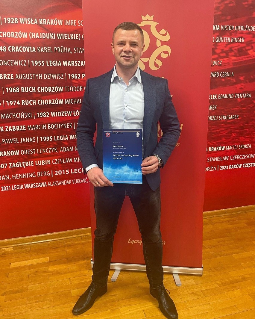PKO BP Ekstraklasa. Trener Korony Kielce Kamil Kuzera odebrał dyplom UEFA PRO. To najwyższa licencja jaką można uzyskać w Polsce