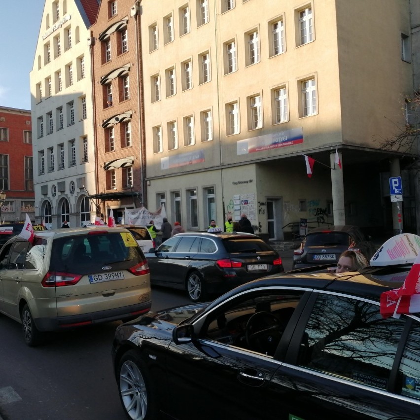 Protest taksówkarzy w Gdańsku w środę, 25.11.2020 r.
