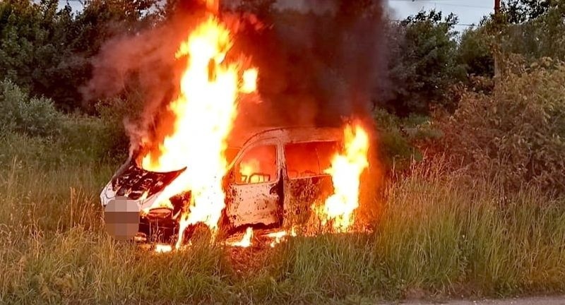 Pożar busa w Wyszkowie. 8.06.2021. Sprawę wyjaśniają policjanci. Zdjęcia