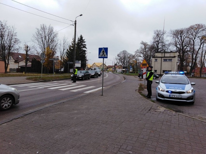 Funkcjonariusze dbają w szczególności o bezpieczeństwo na...