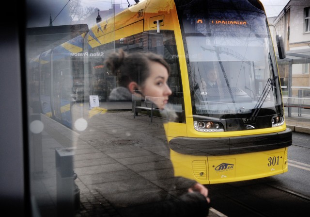 Tylko u nas. Zebraliśmy wszystkie głosy oraz opinie, które docierają do nas na temat funkcjonowania miejskiej komunikacji w Toruniu! Grzechów MZK Toruń jest sporo. Wybraliśmy 12, które najczęściej się powtarzają i uszeregowaliśmy je według liczby negatywnych komentarzy. Dodatkowo zamieściliśmy także najciekawsze opinie.  CO ZNALAZŁO SIĘ W CZOŁÓWCE GRZECHÓW MZK TORUŃ? PRZECZYTAJCIE NA KOLEJNYCH STRONACH!!! >>>>>Zobacz koniecznie: Mistrzowie parkowania w Toruniu! To nie fotomontaż!Polecamy: Tak wyglądał Toruń i torunianie w latach 90! [NOWE ZDJĘCIA]