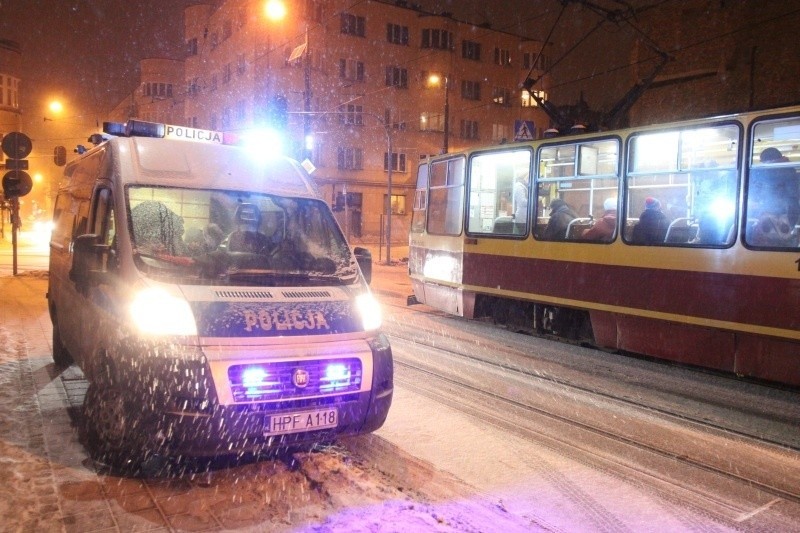 Tramwaj potrącił mężczyznę na Gdańskiej [zdjęcia]