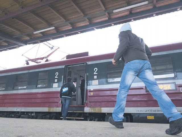 Piątkowy protest na torach ma być odczuwalny w całym kraju, ale jeszcze wczoraj nie było wiadomo, które dokładnie pociągi staną w piątek odgodz. 7 do 9