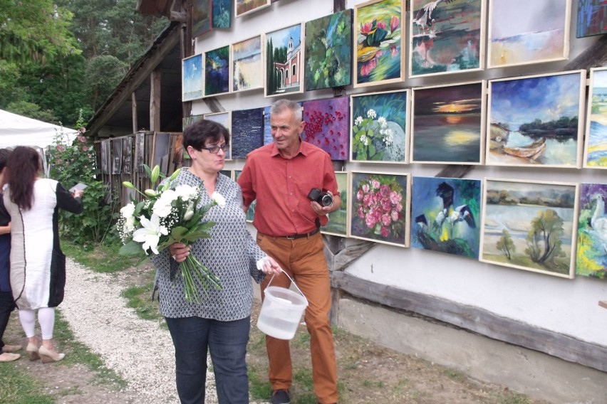 Plenery artystów w gminie Ożarów ze wspaniałymi pracami 