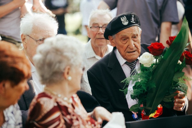 We wtorek 1 sierpnia obchodziliśmy 73. rocznicę wybuchu Powstania Warszawskiego. Bydgoskie uroczystości odbywały się pod Pomnikiem Walki i Męczeństwa oraz króla Kazimierza Wielkiego. Niestety, niektórzy wykorzystali rocznicę w bardzo niegodny sposób. Przeczytacie o tym w środowym wydaniu "Expressu Bydgoskiego" i na plus.expressbydgoski.pl