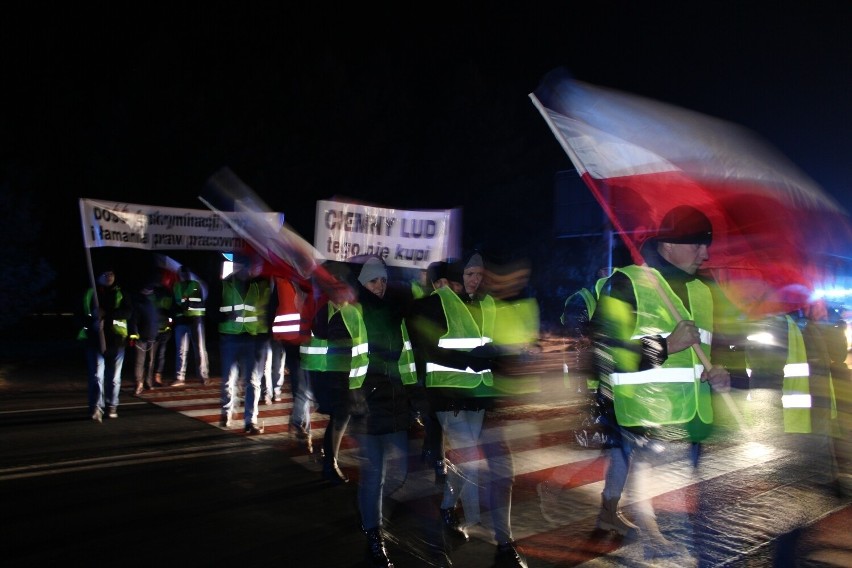 Przejściach dla pieszych w okolicach zjazdu na Słok, 30...