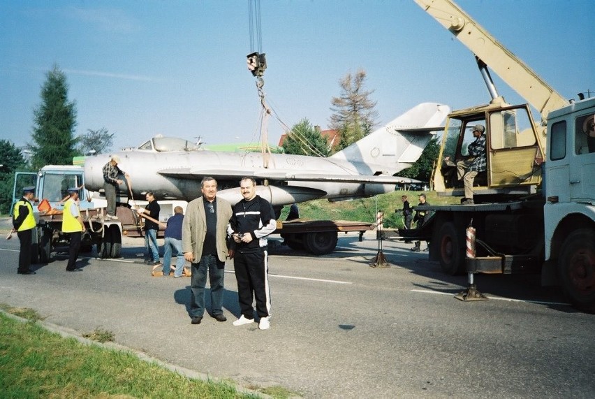 2006 rok. Transport samolotu "LIM-5" z firmy  "UNIMAR" w...