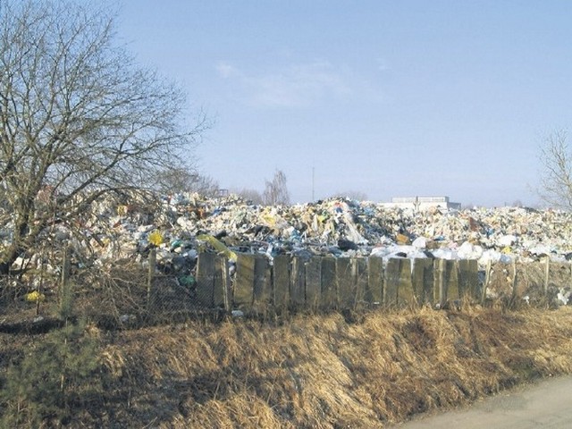 Ponad 300 ton śmieci Ecorama ma wywieźć do zakładu składowania i utylizacji odpadów w Leśnie Górnym. Ale tutaj spółka zwiozła już tysiące tonodpadów.