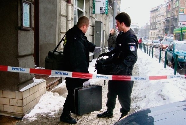 Po wczorajszym napadzie na SKOK w Poznaniu rozpoczęła się obława na bandytę