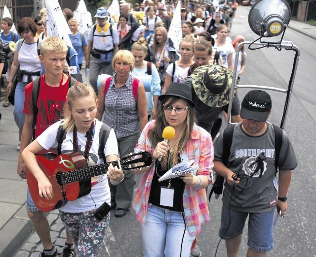 Pątnicy z niecierpliwością czekają na wyprawę do Częstochowy .