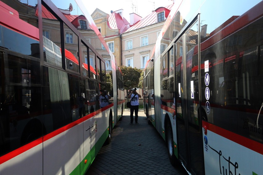 Nowe przegubowe trolejbusy wyprodukowane przez Ursus wyjechały na ulice Lublina (ZDJĘCIA)