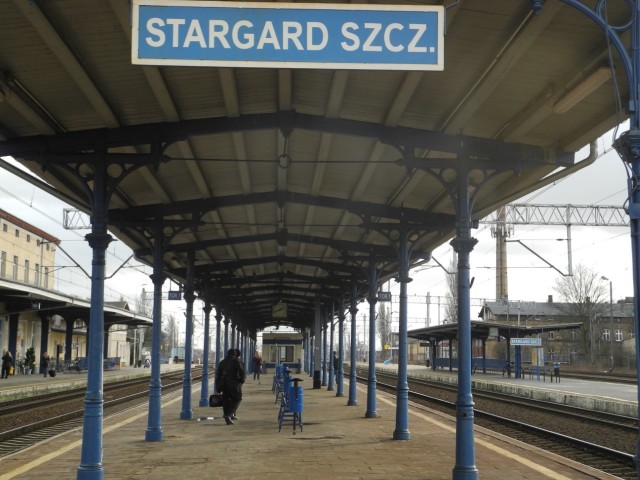 Stacja kolejowa w Stargardzie obsługuje rocznie kilka milionów podróżnych. Władzom miasta zależało, by pojawiły się na niej nowe tablice.