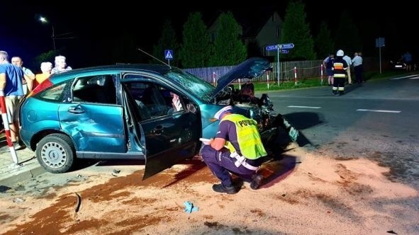 Wypadek na skrzyżowaniu w Rzeczniowie. Sprawca uciekł z miejsca zdarzenia