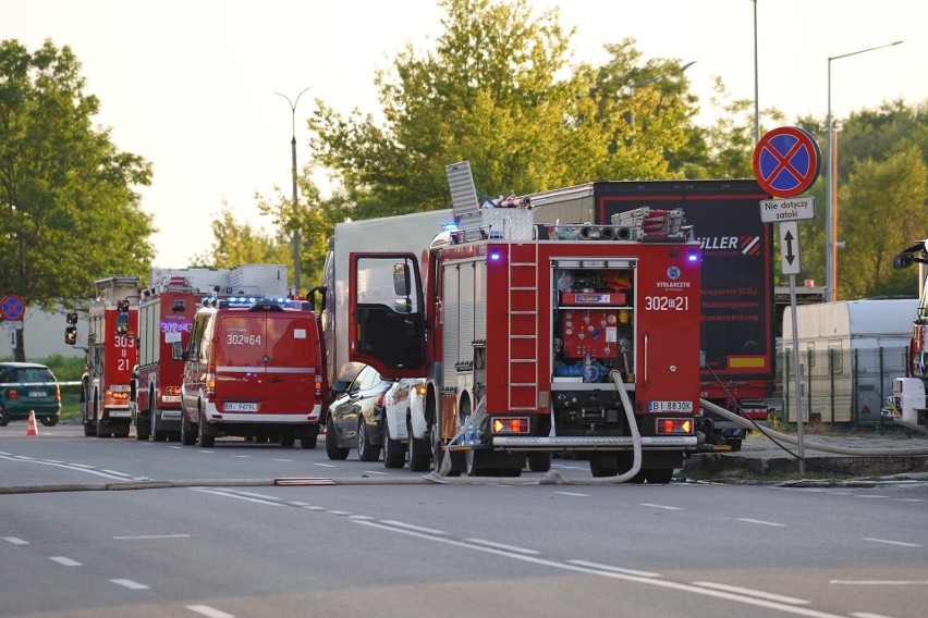 Białystok. Łatwopalna substancja wyciekła z cysterny na...