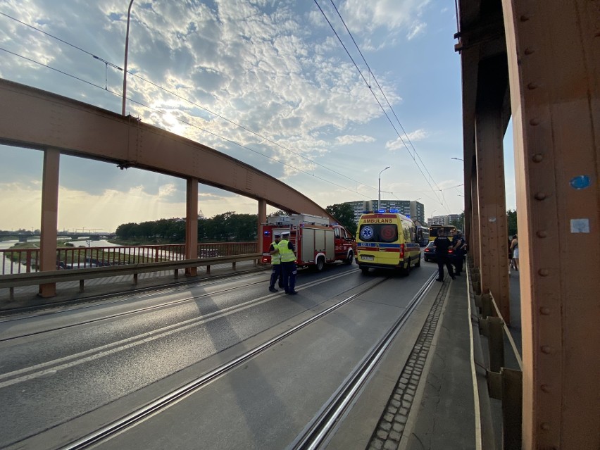 Akcja służb na mostach Trzebnickich we Wrocławiu 4.07.2023