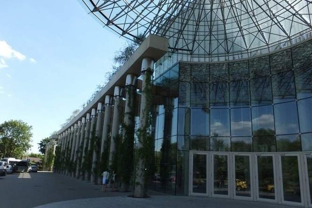 Punkt informacji turystycznej w Operze i Filharmonii Podlaskiej mieści się przy ul. Odeskiej 1