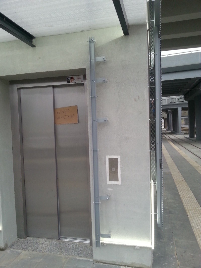 Na trasie W-Z: nie działała winda przy przejściu podziemnym. Ortografia też zawiodła  [zdjęcia]