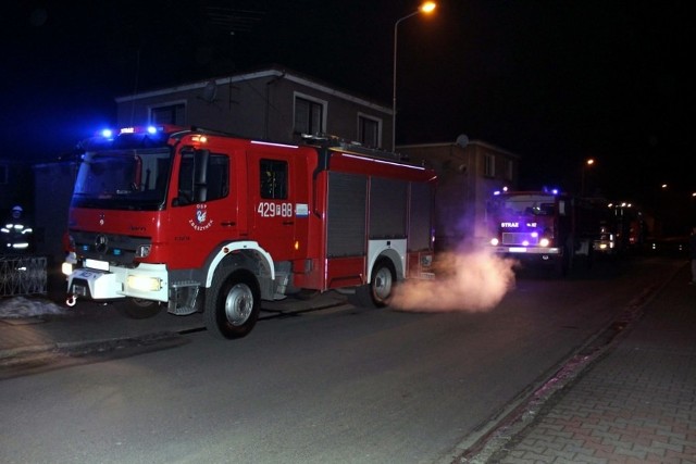 W piątek, 27 stycznia, wieczorem w domku jednorodzinnym przy ul. Zbąszyńskiej w Zbąszynku paliły się sadze. Zdjęcia z  akcji strażaków przysłał nam nasz Czytelnik.