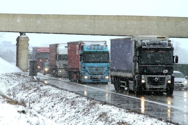 Warunki drogowe na autostradzie są od rana bardzo trudne