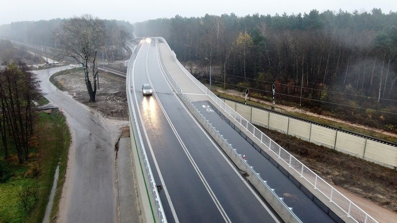 Mokra Wieś. Nowy wiadukt na linii Warszawa – Białystok zwiększył bezpieczeństwo