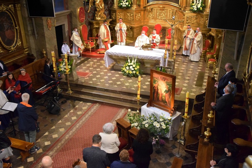 Uroczysta msza święta w intencji rodzin i w obronie życia w katedrze w Kielcach. Przewodniczył jej biskup Jan Piotrowski [ZDJĘCIA, WIDEO]
