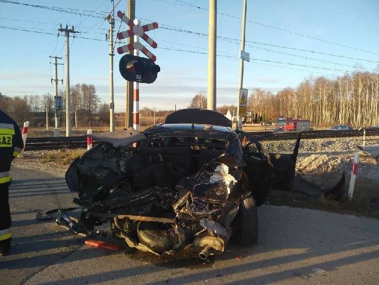 Kraksa na przejeździe kolejowym w gminie Piekoszów. Nikomu nic się nie stało