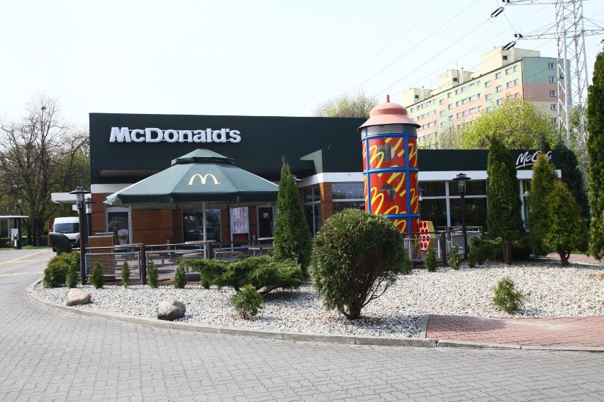 Papierowe słomki, nowe kubki do lodów McFlurry i patyczki do...