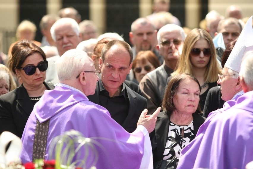 Wrocław: Pogrzeb ojca Pawła Kukiza. Tadeusz Kukiz spoczął na cmentarzu przy ul. Bardzkiej