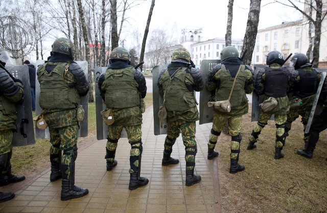 KGB Białorusi: "Zlikwidowana" osoba, używając broni automatycznej i detonując granaty bojowe, stawiała zbrojny opór funkcjonariuszom KGB z grupy "A". Zdjęcie ilustracyjne.